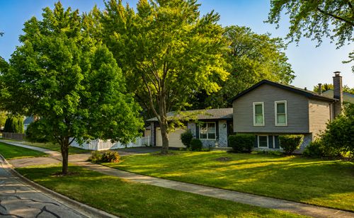 4 N Birchwood Dr, Naperville, IL, 60540-4072 | Card Image