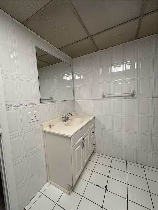 APT-2365 - 10000 Nw 80 Th Ct, Condo with 2 bedrooms, 2 bathrooms and null parking in Hialeah Gardens FL | Image 21