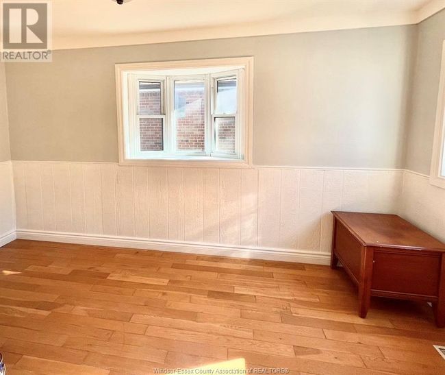 1976 Bernard Rd, House other with 3 bedrooms, 2 bathrooms and null parking in Windsor ON | Image 4