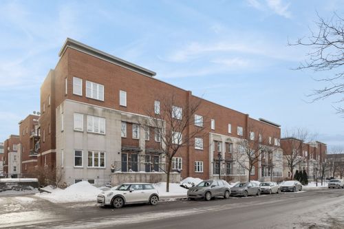 736 Rue Atateken, Montréal, QC, H2L5C9 | Card Image