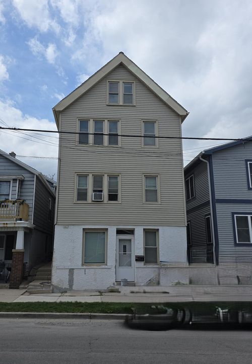 1817 N Humboldt Ave, Milwaukee, WI, 53202 | Card Image