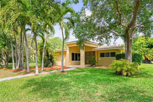 8201 Sw 150th Dr, Palmetto Bay, FL, 33158-1951 | Card Image