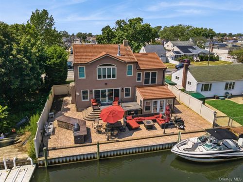 45 Inlet Dr, Lindenhurst, NY, 11757-6804 | Card Image