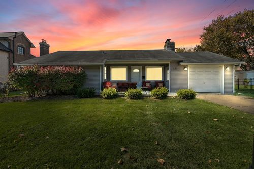 223 West St, Naperville, IL, 60540-5230 | Card Image