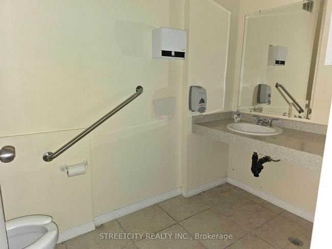 596 Mcnaughton Ave W, Home with 0 bedrooms, 4 bathrooms and 8 parking in Chatham ON | Image 4