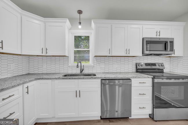 1037 S Pond St, House other with 3 bedrooms, 2 bathrooms and null parking in Toccoa GA | Image 14