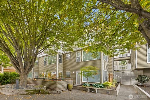 a103-3420 Burke Ave N, Seattle, WA, 98103-9034 | Card Image