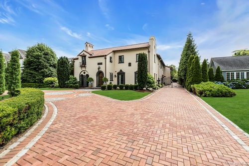 259 Lakeview Ave W, Brightwaters, NY, 11718-1901 | Card Image