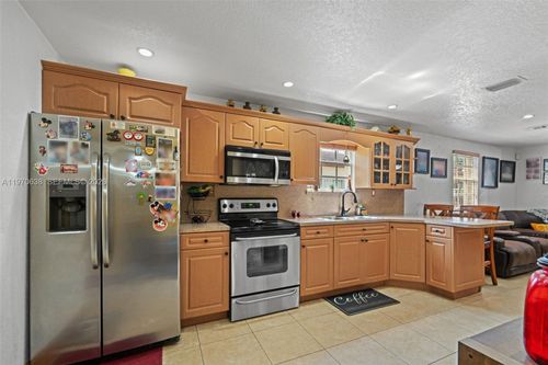 3140 Nw 59th St, Miami, FL, 33142-2103 | Card Image