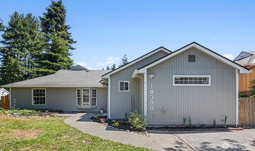 18300 8th Ave Ne, Shoreline, WA, 98155-3626 | Card Image