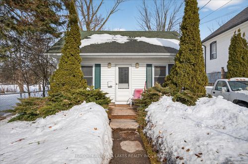 668 Brown St, Peterborough, ON, K9J4K5 | Card Image