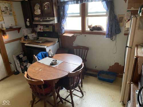 214 E 14th St, Seymour, IN, 47274-1143 | Card Image