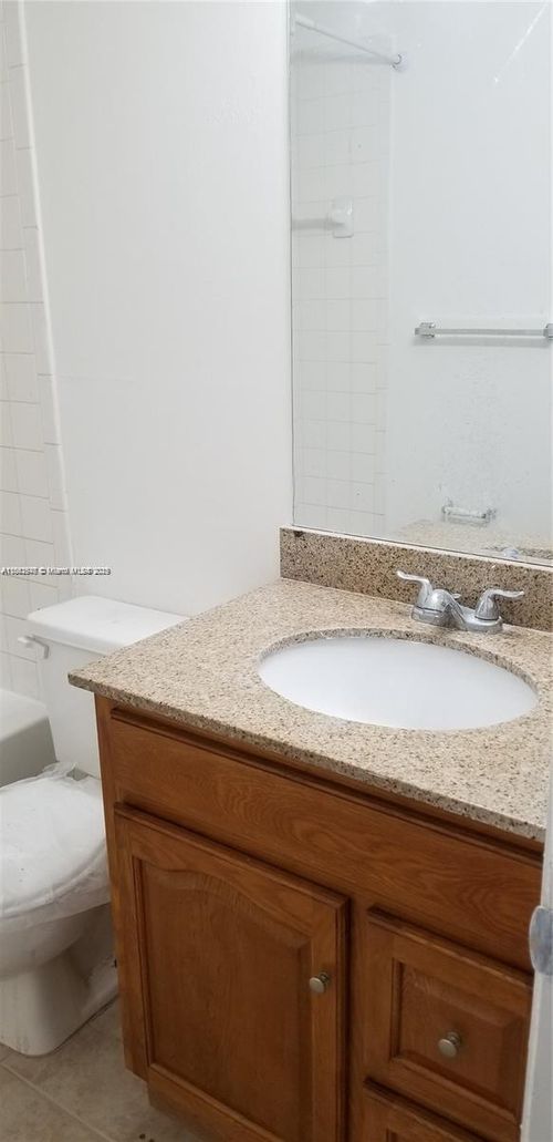 apt-203-902 Ne 209th St, Miami, FL, 33179-1214 | Card Image