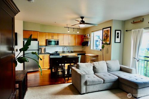 307-3333 Wallingford Ave N, Seattle, WA, 98103-9001 | Card Image