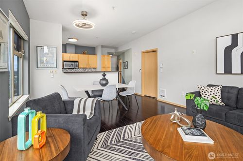 a503-425 23rd Ave S, Seattle, WA, 98144-7531 | Card Image