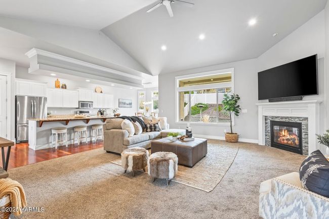 Living Room | Image 12