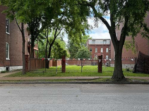 2019 Lynch St, Saint Louis, MO, 63118-1606 | Card Image
