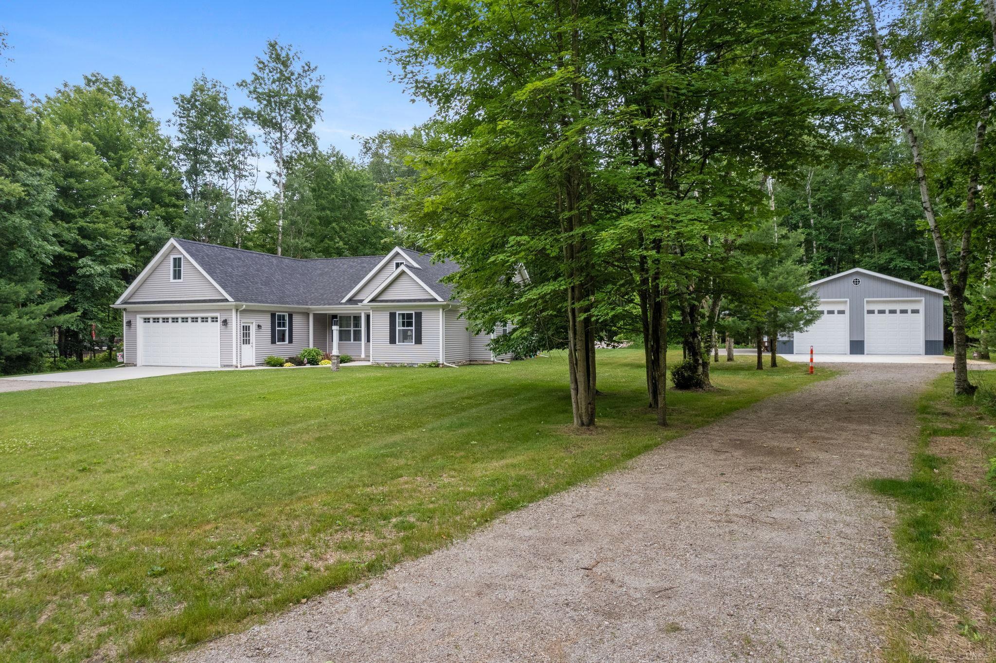 Old Orchard Ln, Lexington, MI 48450