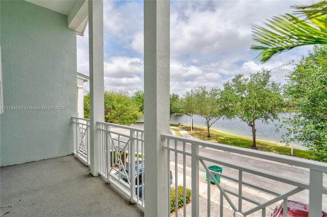 7514 Nw 108 Th Path, Townhouse with 3 bedrooms, 3 bathrooms and null parking in Doral FL | Image 19
