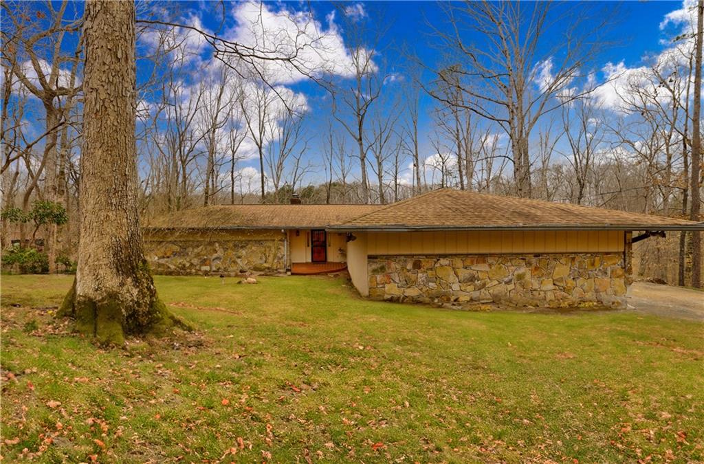 Leaf Lake Dr, Suwanee, GA 30024