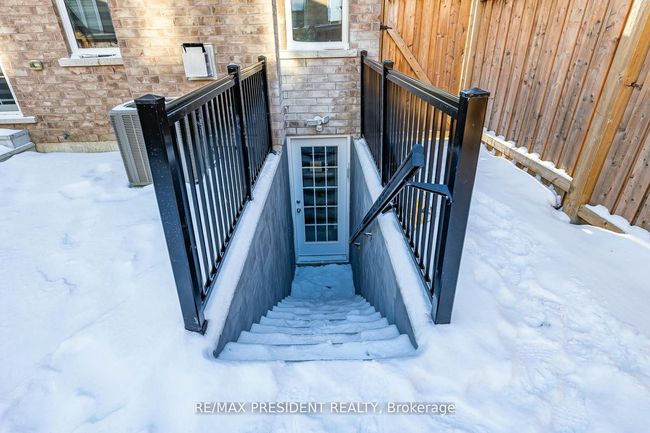 8 Troyer St, House other with 3 bedrooms, 1 bathrooms and 1 parking in Brampton ON | Image 5