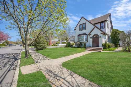 340 Yale Rd, Garden City, NY, 11530-5224 | Card Image