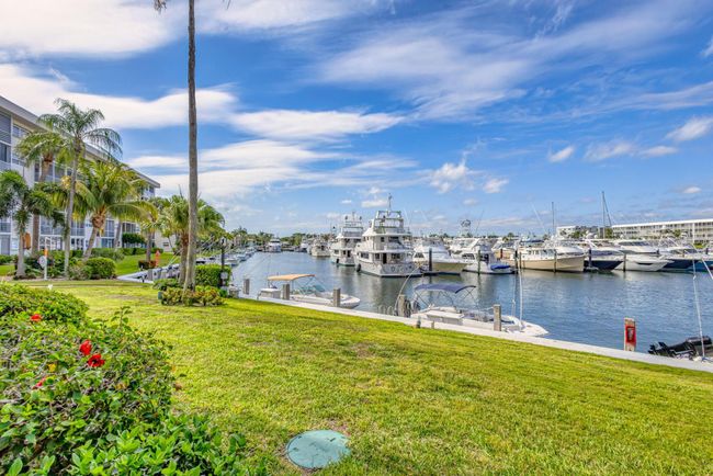 APT-102 - 21 Yacht Club Dr, Condo with 2 bedrooms, 2 bathrooms and null parking in North Palm Beach FL | Image 23