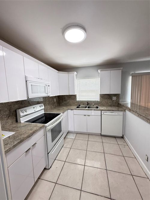 130-5711 Blueberry Ct, Lauderhill, FL, 33313-3074 | Card Image