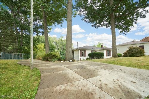 4577 Rex Lake Dr, New Franklin, OH, 44319-3431 | Card Image