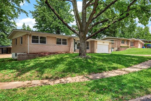 1365 Zurich Dr, Florissant, MO, 63031-8333 | Card Image