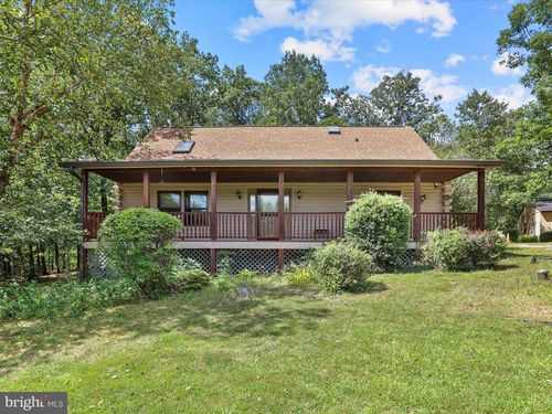 48 Lois Ln, Berkeley Springs, WV, 25411-5786 | Card Image
