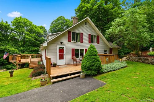 236 Hosner Mountain Rd, East Fishkill, NY, 12533-6621 | Card Image