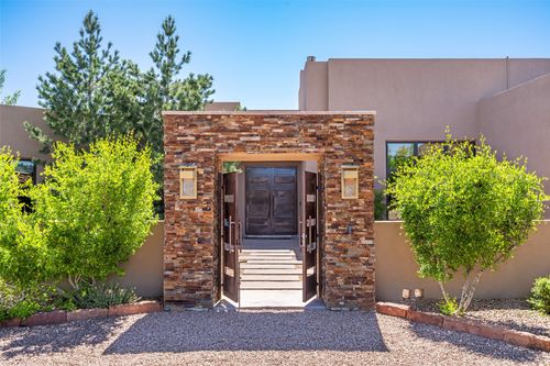 4 W Golden Eagle Rd, Santa Fe, NM, 87506-8221 | Card Image
