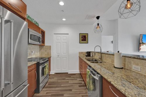 613-511 Lucerne Ave, Lake Worth Beach, FL, 33460-3858 | Card Image