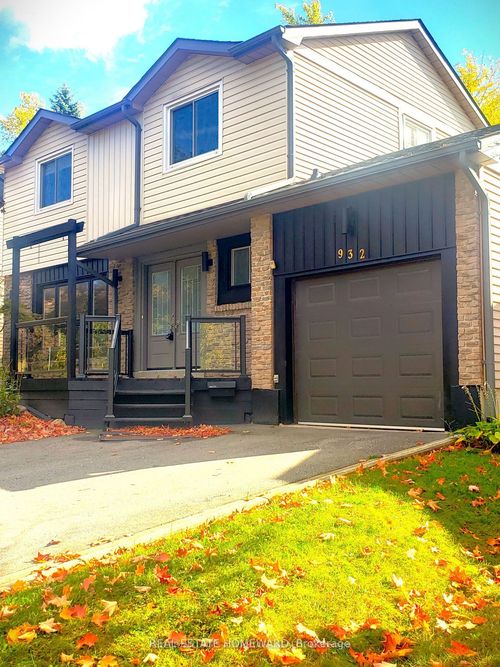 lower-932 Elgin St, Newmarket, ON, L3Y3C1 | Card Image