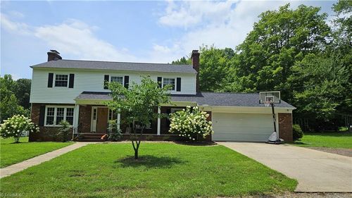 140 Allen Rd, Reidsville, NC, 27320-8643 | Card Image