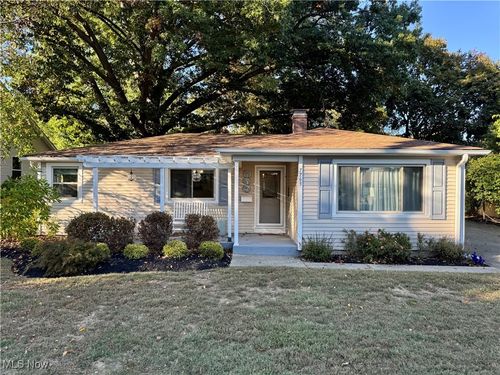 7763 Manor Dr, Mentor-On-The-Lake, OH, 44060-3328 | Card Image