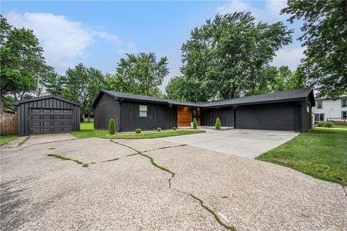 810 S Walnut St, Cameron, MO, 64429-2350 | Card Image