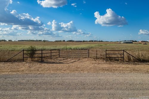 1580 County Road 132, Floresville, TX, 78114 | Card Image