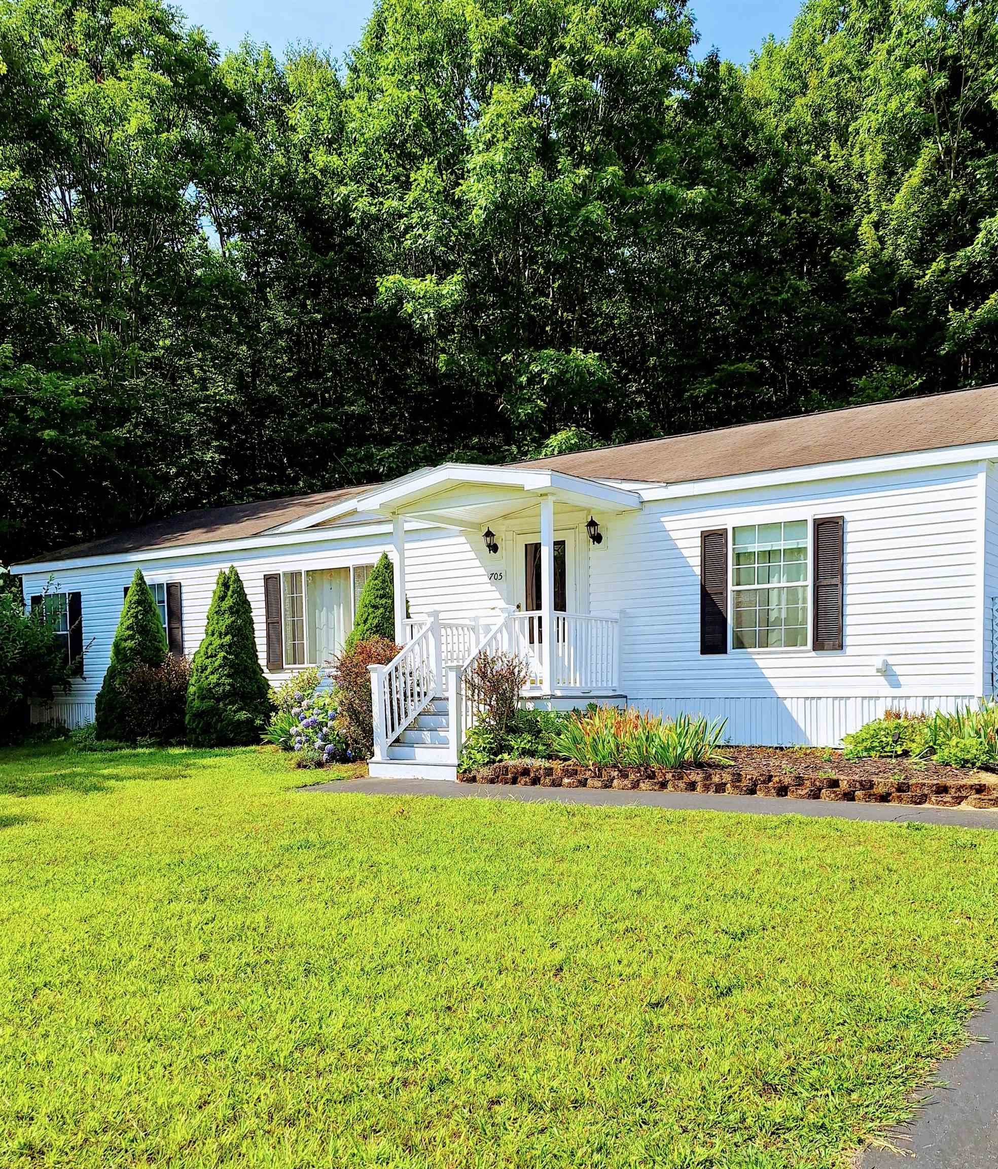 Brewer Ct, Laconia, NH 03246