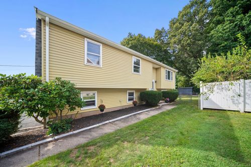 28 Kelsey St, Newington, CT, 06111-5412 | Card Image