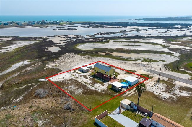 326 E 10 Th St, House other with 1 bedrooms, 2 bathrooms and null parking in Rockport TX | Image 40