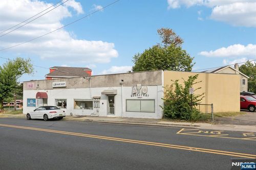 825 State Hwy, Ridgefield, NJ, 07657 | Card Image