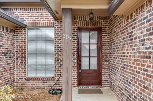 303 Ridge Pointe Dr, Brandon, MS, 39042-5036 | Card Image
