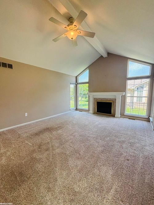 49837 Hidden Valley Dr, Macomb, MI, 48044-6124 | Card Image