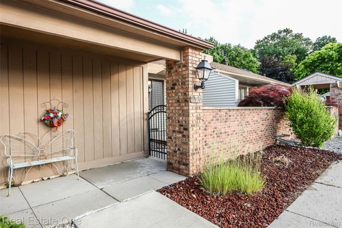 2-25110 Heritage Ct, South Lyon, MI, 48178-1056 | Card Image