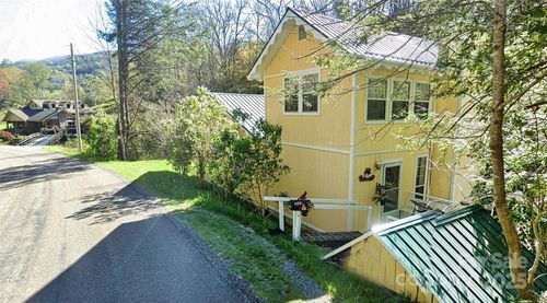 232 Cole Hollow Rd, Newland, NC, 28657-9356 | Card Image