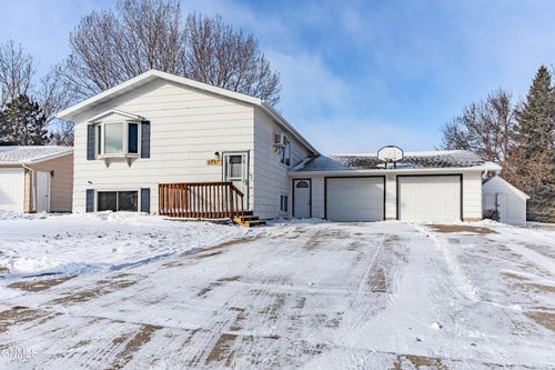 1807 10th Ave Se, Mandan, ND, 58554-4836 | Card Image