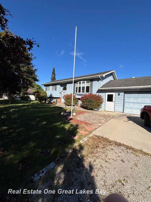 2513 Grant St, Alpena, MI, 49707-3942 | Card Image