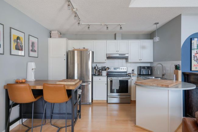 402 - 10 Sierra Morena Mews Sw, Home with 2 bedrooms, 2 bathrooms and 1 parking in Calgary AB | Image 11